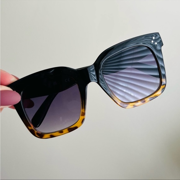 Back in Stock!! Celine-Style Tortoise Sunnies *NEW* - Picture 2 of 3